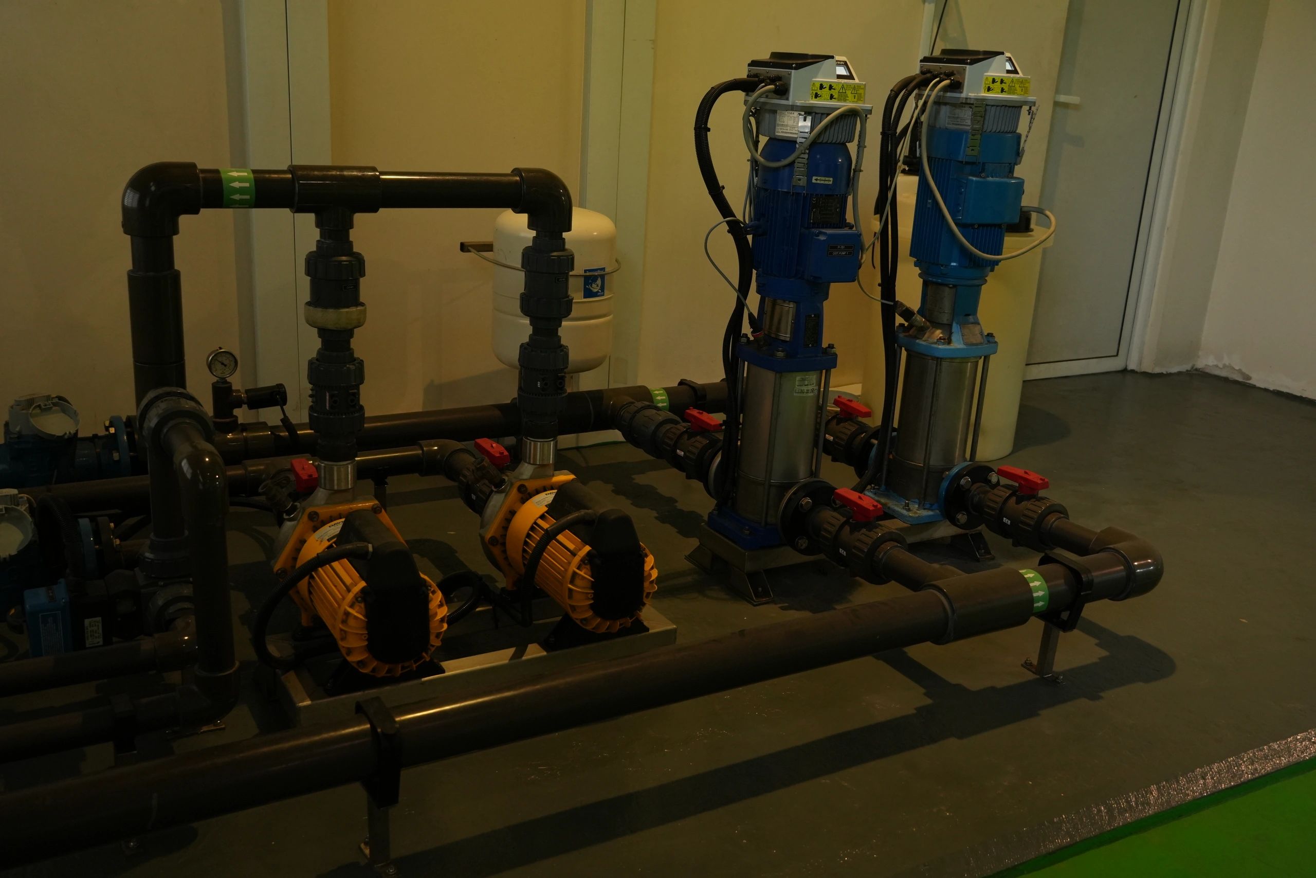 Commercial plumbing equipment and piping system